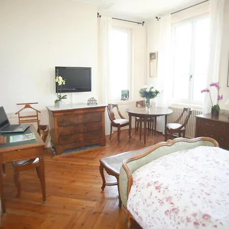 ベッド・アンド・ブレックファスト D'hotes Autour De La Rose オンフルール