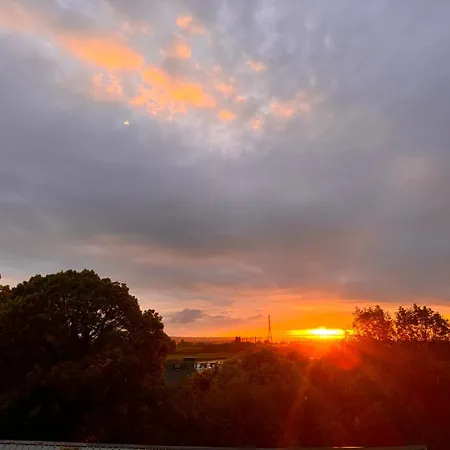 ベッド・アンド・ブレックファスト D'hotes Autour De La Rose オンフルール